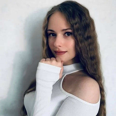 Emilia Shot photo