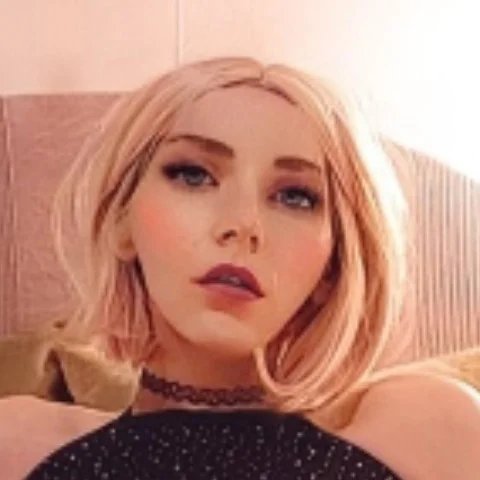 Emily Swallows photo