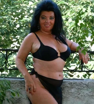 Ginni Lewis photo