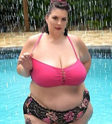 Krissy Kurves