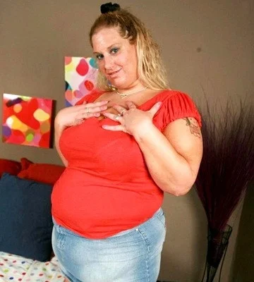 Lilly West photo