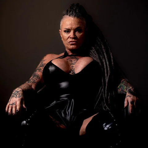 Domina Dark